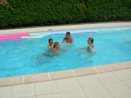 nouvo la fete de famille rafraichissante ! ( ds la piscine !)